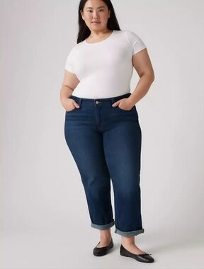 LEVI'S MID RISE BOYFREIND JEAN NWT